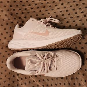 Nike womens sneakers. Light pink with darker pink Nike stripe.